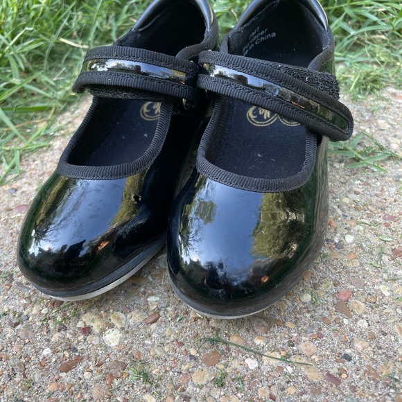 Black Patent Leather Kids Tap Shoes - Picture 2 of 4